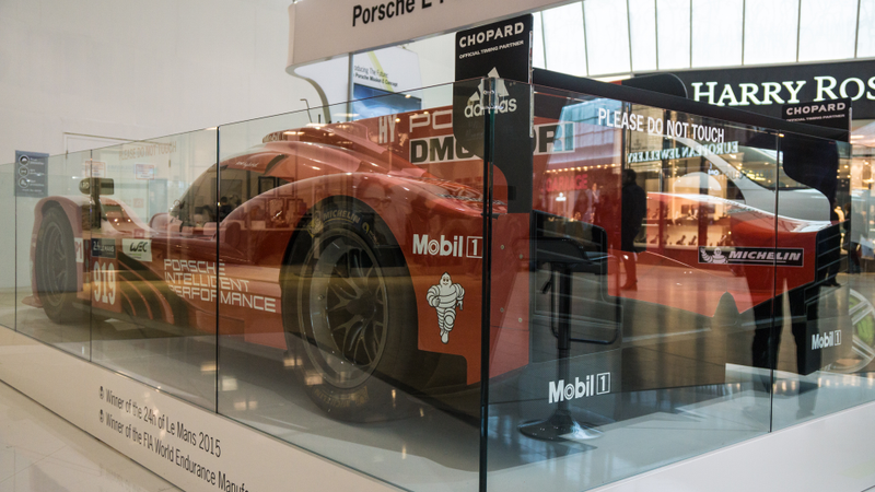 Illustration for article titled The Time Porsche Parked a 919 Inside a Mall